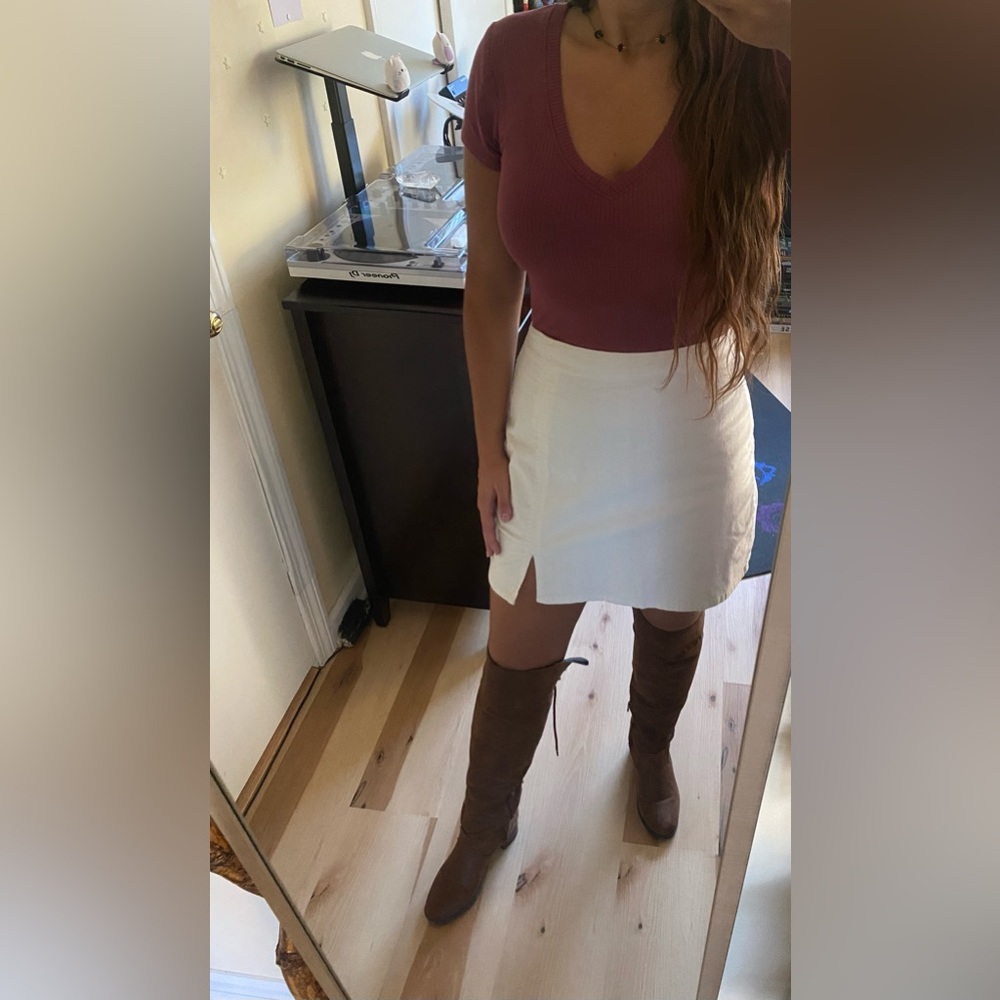Hollister - Cream Corduroy High Rise Mini Skirt with Slit